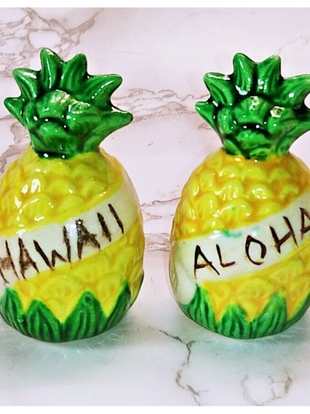 Vintage 2.5" Hawaiian souvenir Pineapple salt & pepper shakers Made in Japan